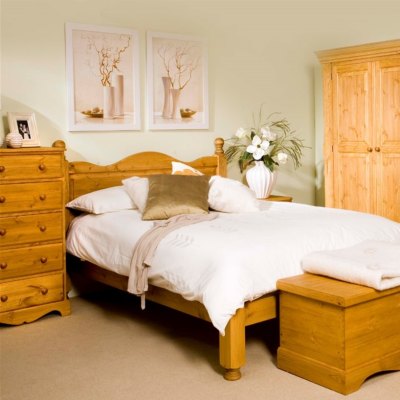 Woodies Pine Bedroom