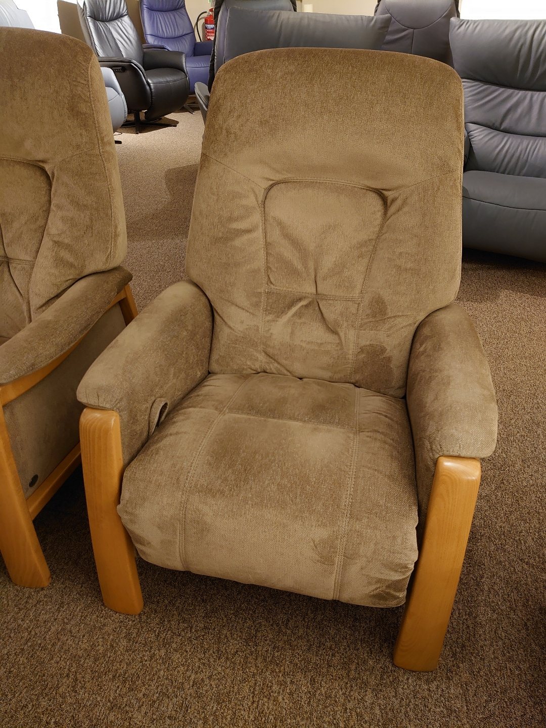 Clearance Himolla Themse Wide Manual Recliner Chair Old Creamery