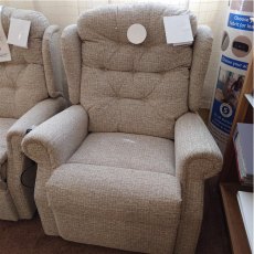 Clearance Celebrity Woburn Grand Lift & Rise Recliner