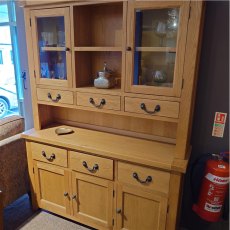 Clearance Oaken Complete Dresser