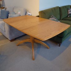 Clearance ercol Windsor Small 104-149cm Extending Dining Table