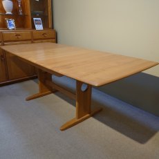 Clearance ercol Windsor Medium 150-200cm Extending Dining Table