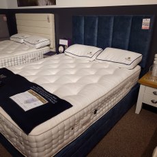 Clearance Harrison Magnolia 5'0 Divan Set (Medium/Firm) with Vienna Headboard