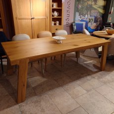 Clearance Quake Dining Table