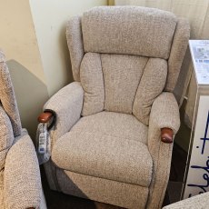 Clearance Celebrity Canterbury Grand Cloud Zero Lift & Rise Recliner Chair