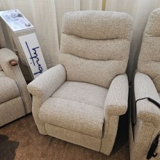 Clearance Celebrity Hollingwell Petite Dual Motor Lift & Rise Recliner Chair