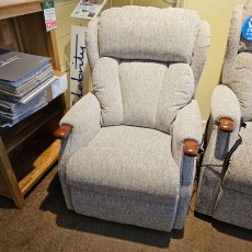 Clearance Celebrity Canterbury Petite Cloud Zero Lift & Rise Recliner Chair