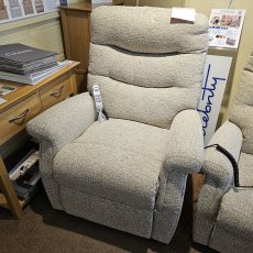 Clearance Celebrity Hollingwell Grand Cloud Zero Recliner Chair - Byron Mocha Clearance Celebrity Hollingwell Grand Cloud Zero Recliner Chair - Byron Mocha