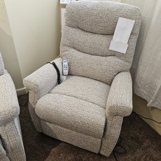 Clearance Celebrity Hollingwell Petite Cloud Zero Recliner Chair - Byron Mocha