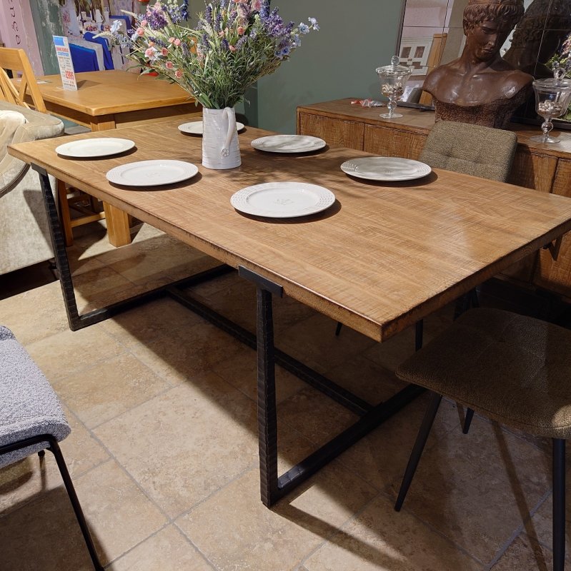 Clearance Quay Dining Table