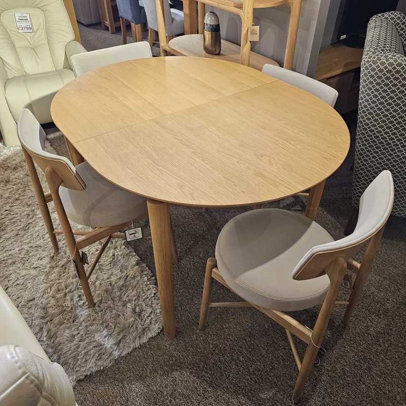 Clearance G Plan Winchester 130-170cm D-End Extending Table with 4 Flora Dining Chairs